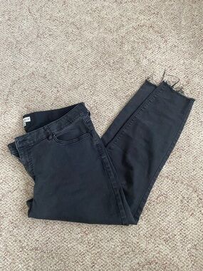 Ava & Viv Black Mid Rise Skinny Jeans with Raw Hem